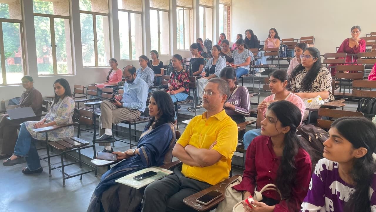 Students and faculty attending the RIDF workshop session